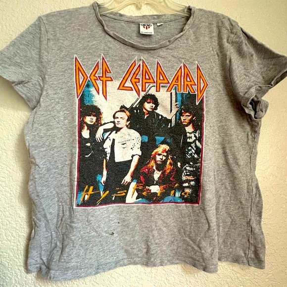 Junk Food Clothing Tops - BOGO 🌻Def Leppard Gray Crop Band T-shirt| XL